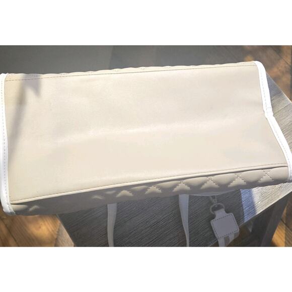 Gorgeous Betsey Johnson Handbag Shoulder Bag Purse Crossbody - Picture 4 of 4